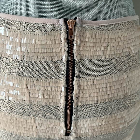 NWOT- MINKPINK Blush sequin skirt! Fully lined SIZE S - Picture 6 of 6
